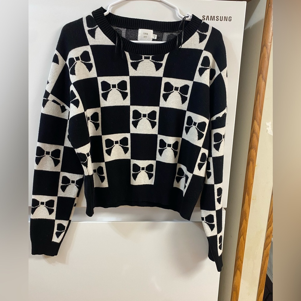 Luna Ivy by antropologie Chic Black and White Bow Patterned Women's Sweater